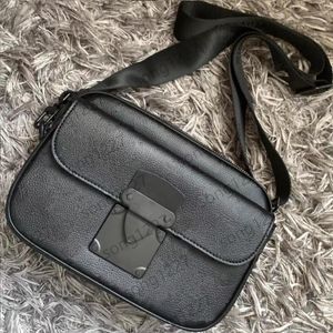 Luxos Designers Bolsa de ombro Preto em relevo Itens similares best-seller BOLSA DE FECHAMENTO em forma de S 45806 Bolsa de moda Pulseira removível para manuseio portátil