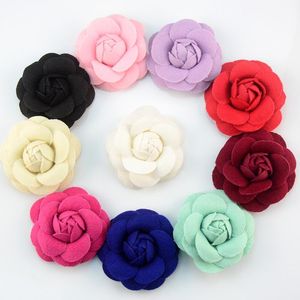 装飾的な花の花輪5pcs 7cm Artiftcial Camelliaコアクロスフラワーヘッド