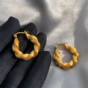 Metal Twisted Circle Earrings Stud Womens Niche Design Advanced Gold Personality Temperament Fashion Versatile Jewelry Gifts