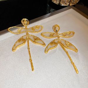 Dingle ljuskronor ny högkvalitativ elektropläterad guld europeisk och amerikanska smycken fjäril damer stora örhängen