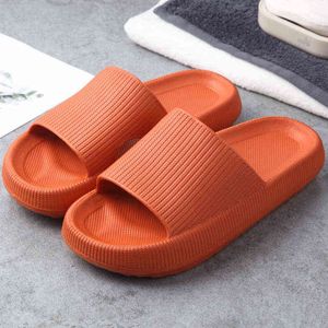 WOTTE Soft Slippers EVA Hole Leaking Slippers Women Bathroom Shoes Slides Anti-slip Indoor Home Slippers House Bath Sandals Men Y220412