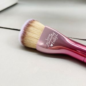 Makyaj Fırçaları Love Beauty tamamen temel fırça - pembe kalp şeklinde kusursuz krem ​​kozmetik araçları q240507