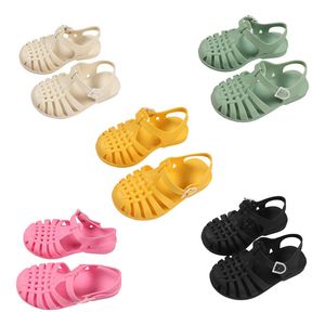 Comprimento interno 14 5cm 16 5cm Sandals infantis coloras sólidas Hollow Out Beach Shoes para meninas calçadas com fivela meninos verão 220525