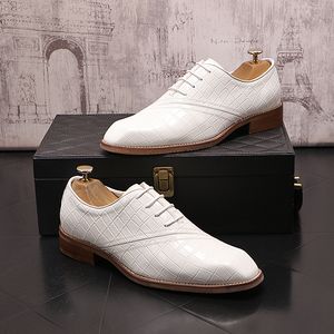 Luxury Designers Pointed Toe Lace Up Oxford Shoes Fashion Men Wedding Groom Driving Business Footwear Spring Autumn Leisure Driving Walking Loafers N198