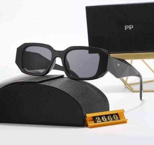 Gafas de sol de diseñador anteojos clásicos gafas al aire libre Gafas de sol de la playa para el hombre Mezcla Color Opcional Triangular Firma