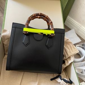 Nova bolsa vintage grande bolsa transversal de couro de cor sólida bolsa de bambu Diana feminina elegante bolsa de ombro 2022 bolsas de grife 27 cm