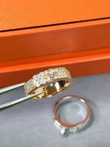 Top Diamond Set Band Rings for Men and Women High-End Custom Full Diamond Gold Sterling Silver Couples Ring smycken Tillbehör