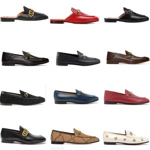 Klasik Kadınlar Düz Tasarımcı Elbise Ayakkabı 100% Inek Derisi Metal Toka Lady Deri Rahat Ayakkabı Katırları Princetown Siyah Erkekler Terlik Trample Tembel Loafer'lar Büyük Boy 35-42-46