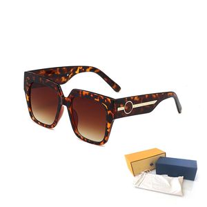 Hög lyxig kvinnans solglasögon Fashion Mens Sun Glasses UV Protection Men Designer Eyeglass Gradient Metal gångjärn Ögonkvinnor Nglasses med Original Box 1074