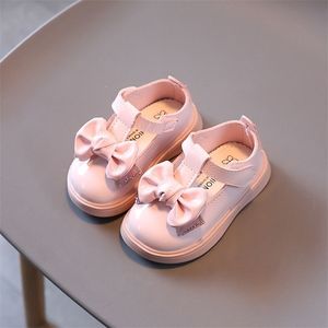 Bowknot Spring och Autumn Soft Bottom Flat läder Princess Baby Childrens Girls Dress Shoes 220615
