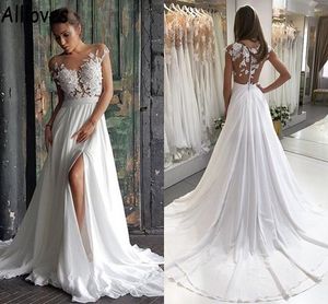 Garden Lace Aplicado Boho Uma linha Vestidos de noiva com mangas de boné Flowy Chiffon Sweep Trans Vestido de noiva Divisão Rúsulas de praia Simples de Mariee CL