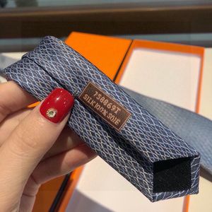 Wholesale Men Necktie Design Mens Ties Fashion Neck Tie Letter Printed Luxurys Designers Business Cravate Neckwear Corbata Cravattino