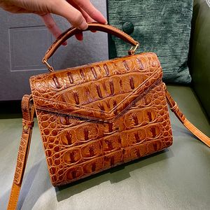 Лучшие качественные Качество Коричневый Crocodile Pattern One Bag Bag Мода Слантинская Сумка Y