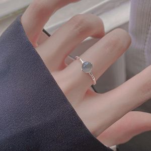 Bröllopsringar Minimalistisk Moonstone Ring Vacker och fashionabla öppningsfria justering Kvinnorengagemang Romantiska gåvor Wedding