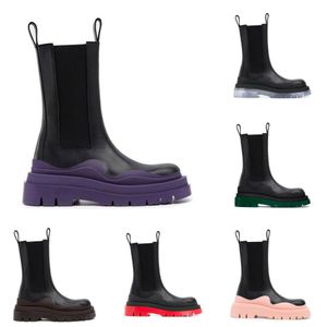 Two Tone Pneu Chelsea Boots Plataforma Mulheres Plataforma Chunky Lady Luxe Design Men Calf Desiger Mid Tube Calfskin Slip On Style Round dedo Botas Black Purple Soles 35 45