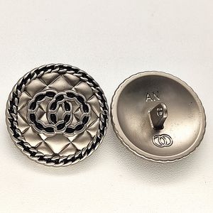 Metal Harf Düğmesi Gömlek Ceket Ceket Kazak Moda Tasarım Harfler Damga Yüksek Kalite ile Diy Dikiş Düğmeleri