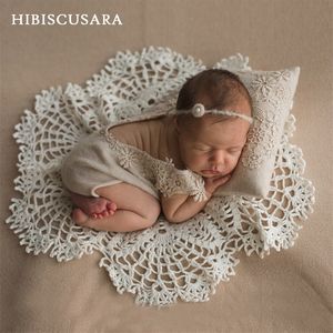 born Baby Pography Props Round Lace Blanket Pillow 2pcs Set Inelastic Embroidery Lace Pads Retro Tablecloth Po Backdrop 220525
