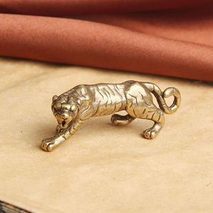 Dekorativa föremål Figurer Mini Year of the Tiger 2022 Chinese Zodiac Lucky Gifts Ornament Brass Culture Home Decor