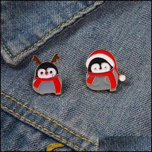 Pins Brooches Jewelry European Christmas Penguin Snowman Model Pins Oil Drop Alloy Enamel Animal Cartoon Badges Accessories Festival Gift B