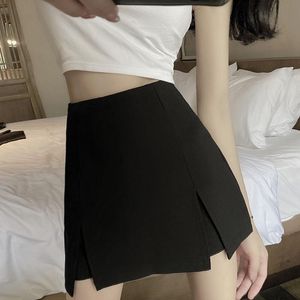 Spódnice faldas mujer szczupły vintage seksowne zupełnie mecz bioder Nieregularny czarna spódnica Kobiety mini podzielone sprężynowe modne spodenki