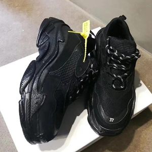 Mens luxurys designers17fw trippel s sneakers basket skor för män kvinnor vintage löparskor svart kristall sportskor storlek 36-45 no7 no8