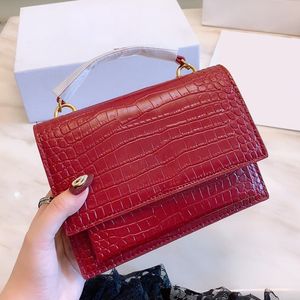 Mini cadeia de couro tira de tira de moda feminina bolsa de bolsa transversal designers famosos hasp alligator ladra saco de senhora bolsa prática popular feminina