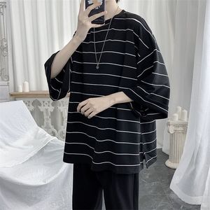 Serin yaz büyük boy tshirt komik harajuku tshirt sokak kıyafeti erkekler çizgili Japonya hip hop gevşek yarım kol tişörtler erkekler 220608