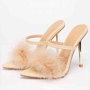 Nya helt fluffiga tofflor Sandaler Fashion Point Toe Summer Party Dress Shoes Gold Fur Slides Hellas For Women 220530