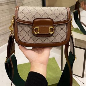 2022 Moda Tasarımcısı Kadınlar Bayanlar Lüks Kahverengi Beyaz Yüksek Kaliteli Deri Eyer Çanta Çanta Bayanlar Crossbody Tek Omuz Akşam Çanta 26CM 22CM