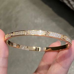 Titanium Steel 2 Row Full Diamond Bangle Armband Fashion Women Män armband avstånd smycken har logotyp