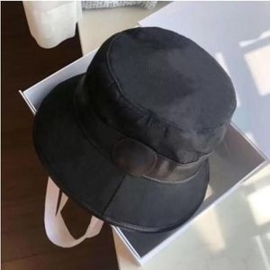 Designer Bucket Hat Beanie Cap Stingy Brim Hattar Mens och Kvinnor Dubbel Brev Casquette Broder Broderi Casual Fashion Fisherman Caps 2 Färg Hög kvalitet