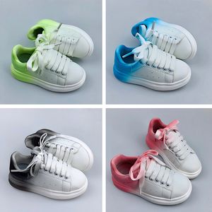Çocuk Tasarımcı Ayakkabıları Degrade Renkli Beyaz Siyah 0versize Sneaker çok renkli Kauçuk Taban AMCQS Yumuşak Dana Derisi Bağcıklı Spor Ayakkabılar Paçuli Spor Spor Ayakkabılar