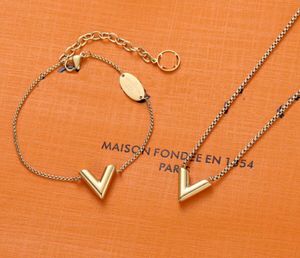 Classic Designer Pendant Charm Bracelets Gold Love V Necklace Fashion Jewelrys Wristband Plated Letter Simple Heart Luxury Pendants