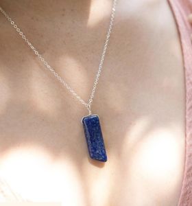 Pendanthalsband Lapis Lazuli Point Necklace - Äkta halsband. Blå stenkristall