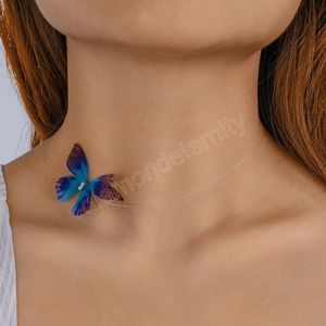 女性のためのシンプルな青い蝶ネックレス