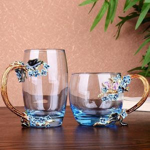 Tazze 3d rosa farfalla tazza di vetro smalto tazza da tè fiore di tazza porta set di cucchiai e bevande fredde regalo regalo di matrimonio