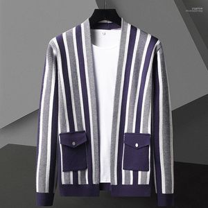 Maglioni da uomo Cardigan a righe viola alla moda Maglione tascabile a contrasto di colore moda coreana lavorato a maglia Plus Size Nero sciolto Olga22