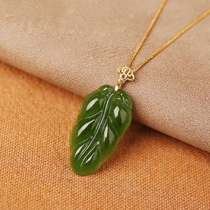 Collane con ciondolo Gioielli da donna Collana in pietra naturale con foglia di albero verde di giada e diaspro Yang per donna