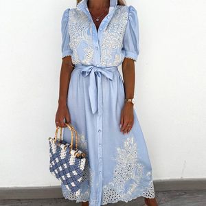 春の刺繍フラワーレースマキシドレスの女性スタンド首輪ボタン長いシャツ夏パフスリーブスプライスパーティーベルト220602
