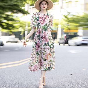 Kadın pist elbiseleri o boyun kısa kollu Çiçek Çiçekli Moda Orta Buzağı Günlük Tasarımcı Elbise Vestidos