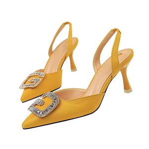 2022 여름과 가을 신규 여성의 하이힐 샌들을 가리키는 발가락 모조 다이아몬드 샌들 얕은 입 스틸레토 중공 백 스트랩 스웨이드 싱글 신발