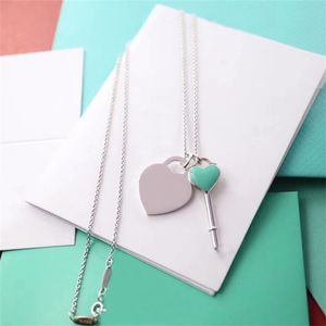 Pendant Necklaces Luxury Designer Necklace Classic Heart Womens Mens Fashion Sterling Silver Key Neck Chain High Quality Girl Party Gift