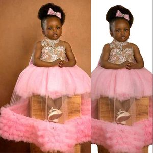 2022 Niedliche rosa Ballkleid-Blumenmädchenkleider für die Hochzeit, Kristallperlen, Stehkragen, geschwollen, durchsichtig, Festzugskleid für kleine Mädchen, Erstkommunion-Kleider für Kleinkinder