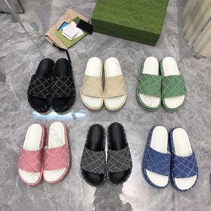 Designer de plataforma Slippers letra sandálias de fundo grosso de verão lâminas de luxo para mulheres mocassins de couro de borracha