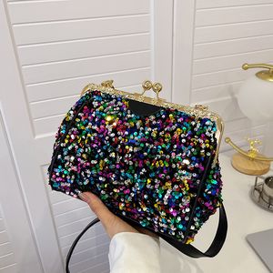 Borse a tracolla in pelle da donna all'ingrosso di fabbrica dolce piccola borsa conchiglia fresca con paillettes borse moda colore strada Borsa con fibbia in metallo Joker 5355