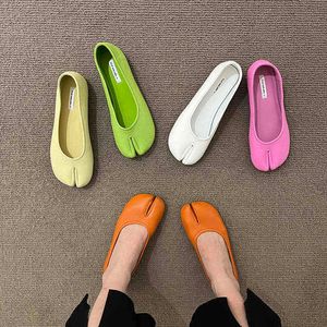 Dress Shoes Woman Flats Microfiber Leather Comfy Split Toe Slippers Soft Bottom Loafers Brief Ladies Moccasins Tabi Ninja Shoes Muj 220506
