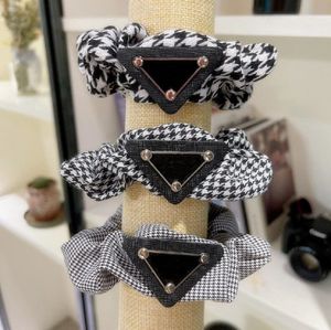 Designer P Version Pony Tails Holder For Women Plaid Hair Ties Girl Letters Printed Fabric Hair Ring Bulk Price