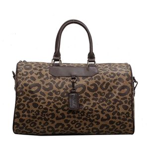 Yilian Fashion Leather Traveling Bag Men and Woman Largapactable Portable Leisure Sports Fitness Shourdent220420