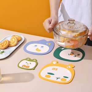 Table Insulation Pad Anti-scalding Anti-Slip Cartoon Insulations Pad Heat-Resistant Silicone Pot Pads Home Tables Cute Tea Coaster