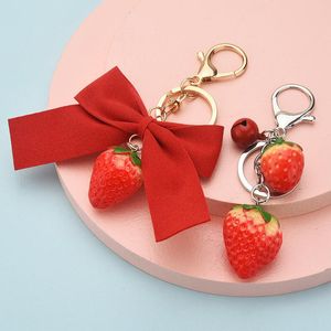 Keychains Creative Resin Strawberry Keychain Simulation Fruit Key Chain Ring For Girl Car Bag Bow Pendant Jewelry Gift WholesaleKeychains